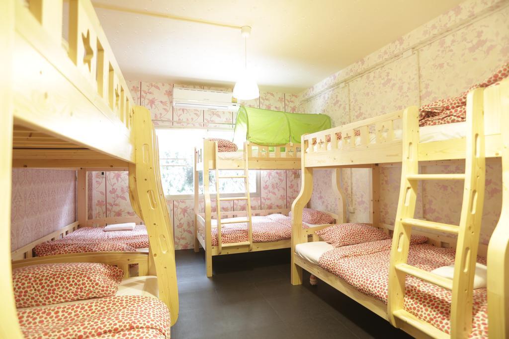 Tiger Lily Hostel Bangkok Habitación foto