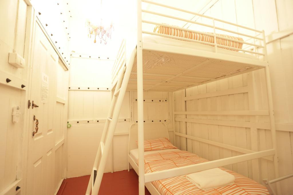 Tiger Lily Hostel Bangkok Habitación foto